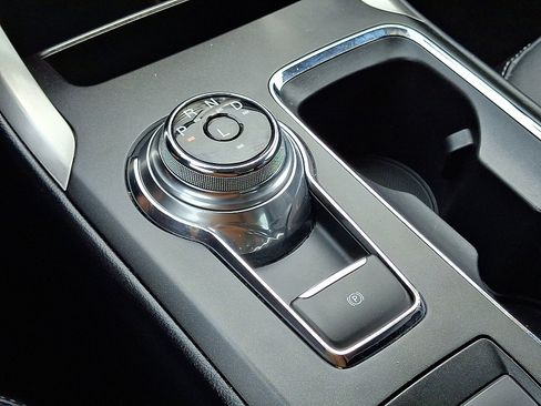 Used 2017 Ford Fusion Energi SE image 16