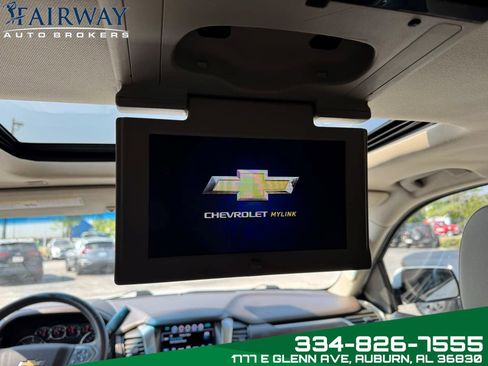 Used 2018 Chevrolet Suburban LT RWD image 28