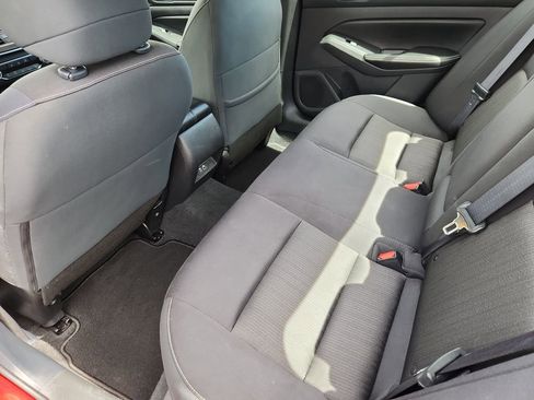 Used 2024 Nissan Altima 2.5 SV FWD image 8