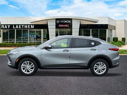 Used 2025 Buick Envista Preferred w/ Convenience I Package image 2