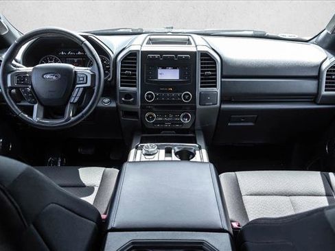 Used 2018 Ford Expedition XLT AWD/4WD image 20
