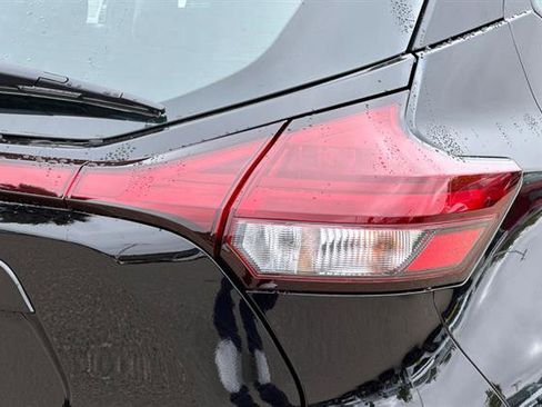 New 2025 Nissan Kicks Play S image 7