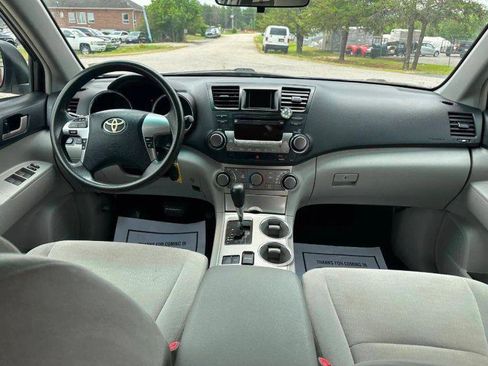 Used 2011 Toyota Highlander 2WD w/ Tech Pkg image 17