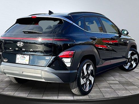 Used 2024 Hyundai Kona Limited FWD image 2