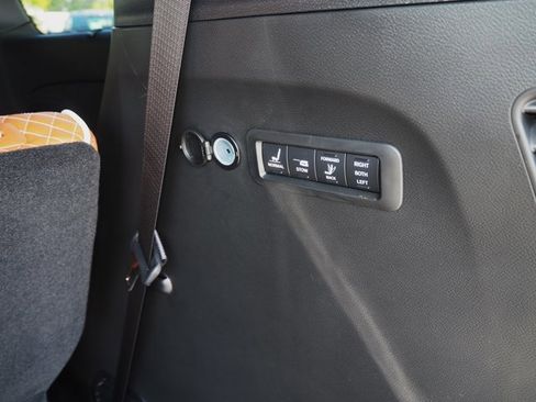 New 2026 Chrysler Pacifica Pinnacle image 12