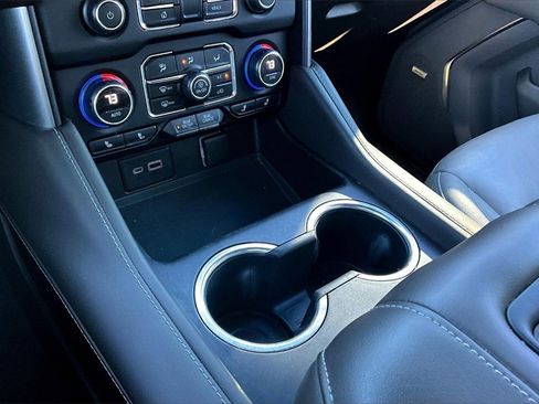 Used 2022 Chevrolet Tahoe Z71 w/ Luxury Package image 14