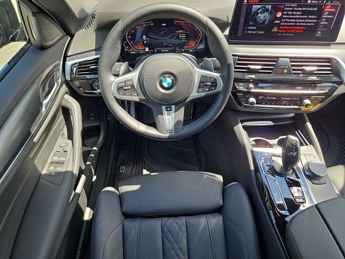 Used 2023 BMW 530i xDrive w/ M Sport Package AWD/4WD image 11