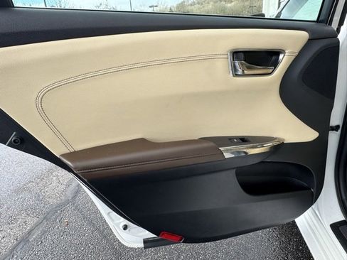 Used 2016 Toyota Avalon Limited image 29