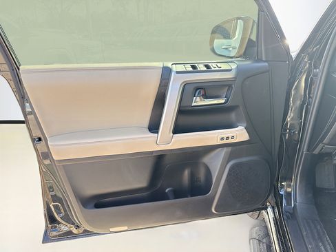 Used 2020 Toyota 4Runner Limited image 21