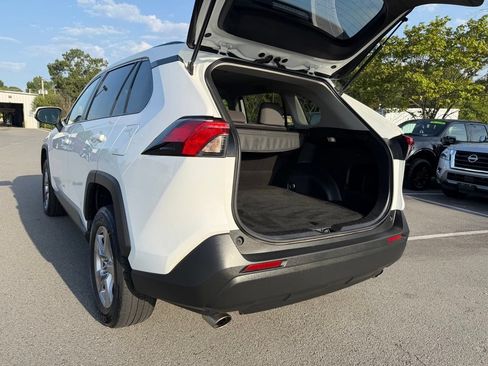 Used 2022 Toyota RAV4 XLE FWD image 9