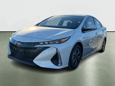 Used 2017 Toyota Prius Prime Plus image 2