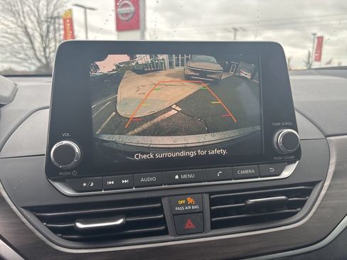 Used 2024 Nissan Altima 2.5 SV FWD image 16