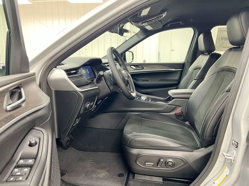 New 2026 Jeep Grand Cherokee Altitude AWD/4WD image 20