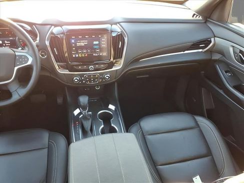 Used 2023 Chevrolet Traverse LT image 15