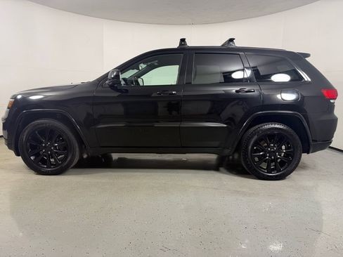 Used 2020 Jeep Grand Cherokee Altitude image 4