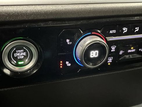 Used 2022 Chevrolet Silverado 1500 LT w/ Z71 Off-Road Package image 7