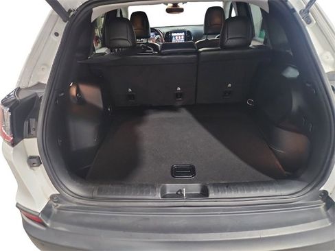 Used 2019 Jeep Cherokee Limited image 27