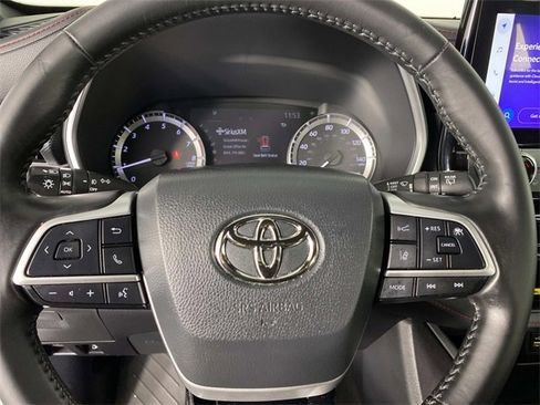 Used 2023 Toyota Highlander XSE image 15