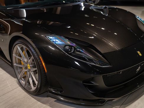 Used 2021 Ferrari 812 GTS RWD image 12