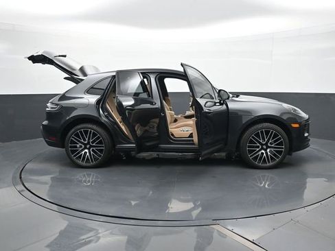 Certified 2025 Porsche Macan AWD/4WD image 34