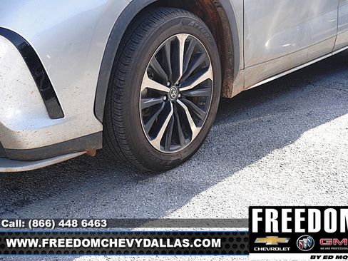 Used 2022 Toyota Highlander XSE FWD image 10