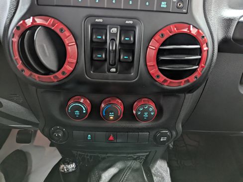 Used 2015 Jeep Wrangler Unlimited Sport image 16