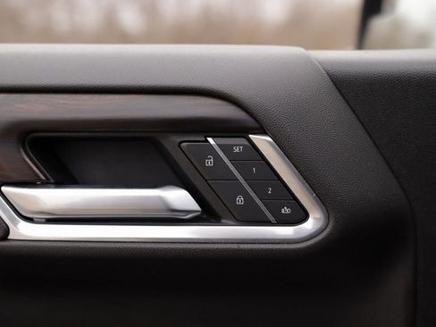 Used 2025 GMC Sierra 1500 SLT image 25