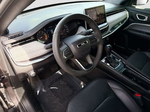 Used 2023 Jeep Compass Latitude AWD/4WD image 24