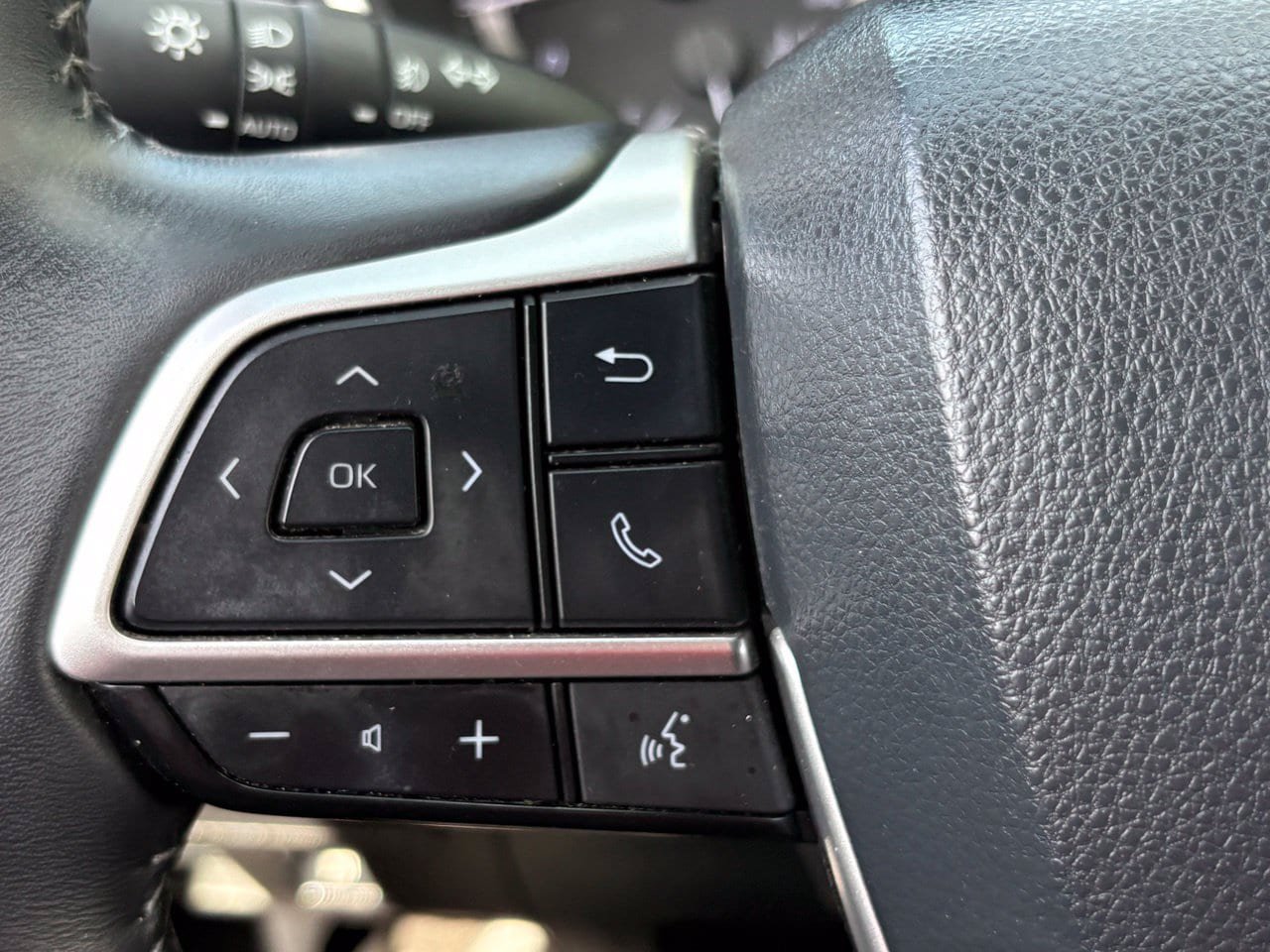 Used 2023 Toyota Highlander XSE FWD image 30
