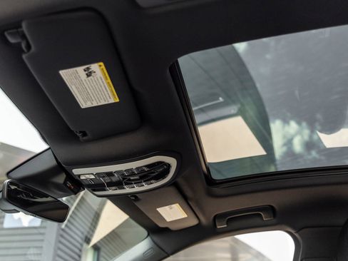 Certified 2026 Porsche Macan AWD/4WD image 24