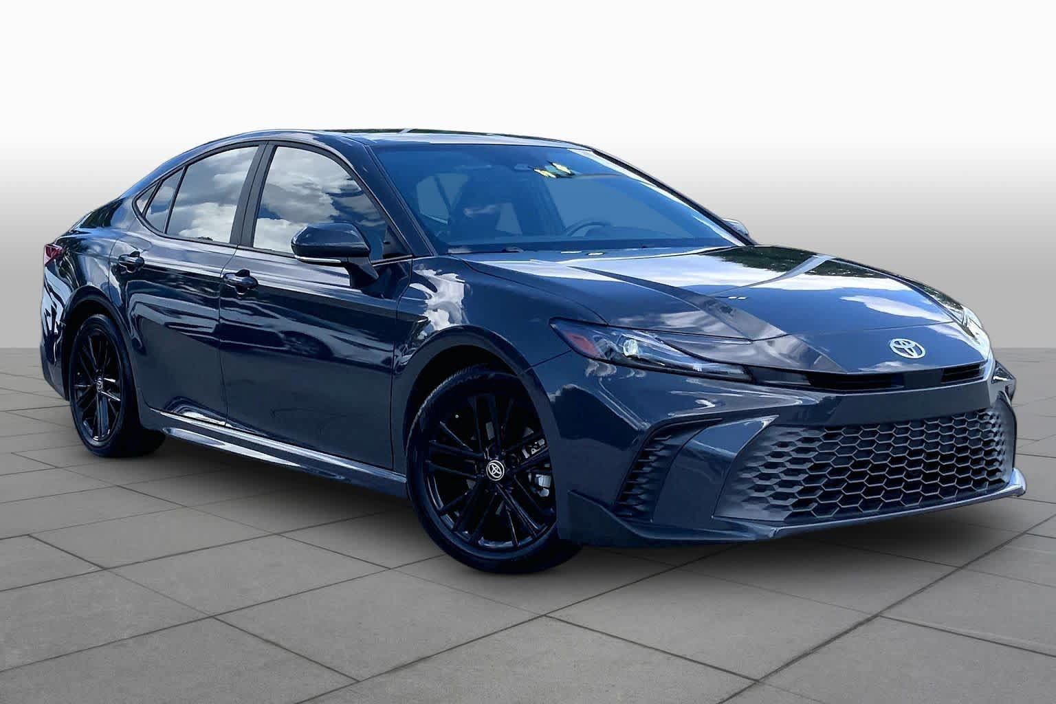 Used 2025 Toyota Camry SE w/ Multimedia Upgrade Package FWD image 3