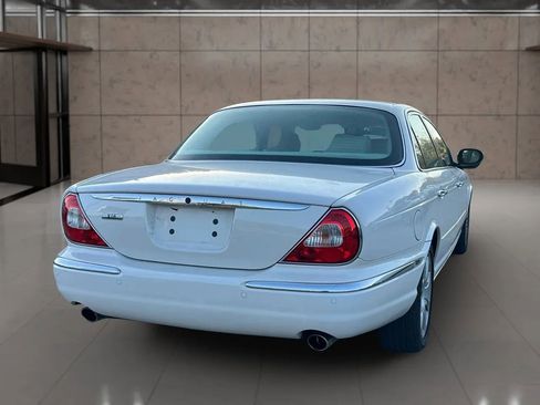 Used 2004 Jaguar XJ8 image 16