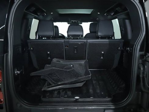 Used 2024 Land Rover Defender 110 X-Dynamic SE image 37