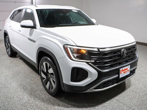 Used 2024 Volkswagen Atlas Cross Sport SE FWD image 5