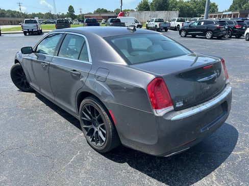 Used 2021 Chrysler 300 Touring L RWD image 5