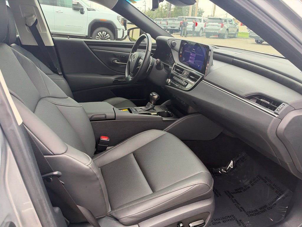 Used 2025 Lexus ES 300h w/ Premium Package FWD image 11