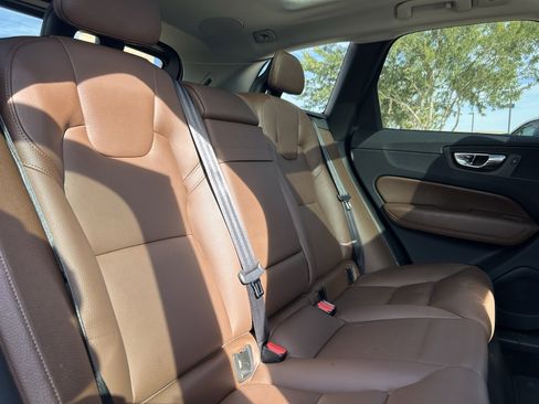 Used 2019 Volvo XC60 T5 Inscription image 16