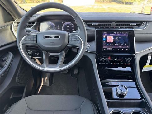 New 2025 Jeep Grand Cherokee Laredo w/ Luxury Tech Group I image 2