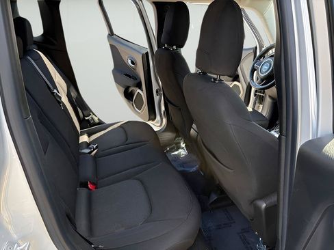 Used 2015 Jeep Renegade Latitude AWD/4WD image 19