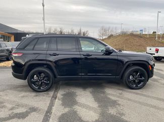 Used 2025 Jeep Grand Cherokee Altitude video 2