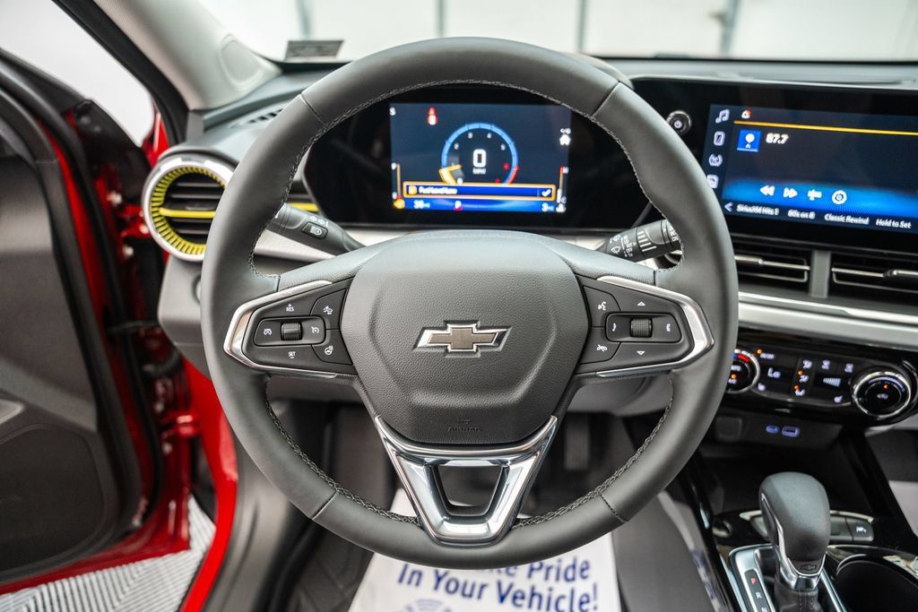 New 2026 Chevrolet Trax LT w/ Sunroof Package FWD image 30