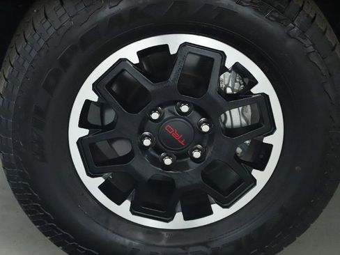 Used 2025 Toyota Tacoma TRD Off-Road AWD/4WD image 38