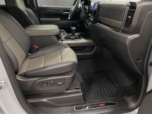 Used 2024 Chevrolet Silverado 1500 ZR2 w/ Technology Package image 21