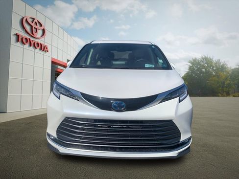 Used 2021 Toyota Sienna Limited AWD/4WD image 6