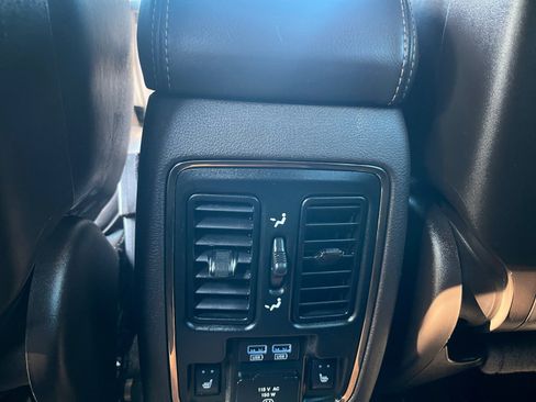 Used 2017 Jeep Grand Cherokee Summit image 32