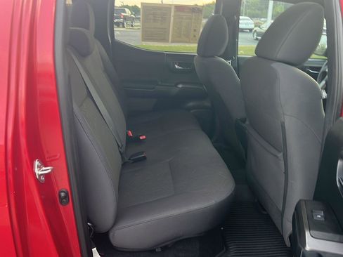 Used 2017 Toyota Tacoma TRD Off-Road w/ Premium & Technology Package image 12