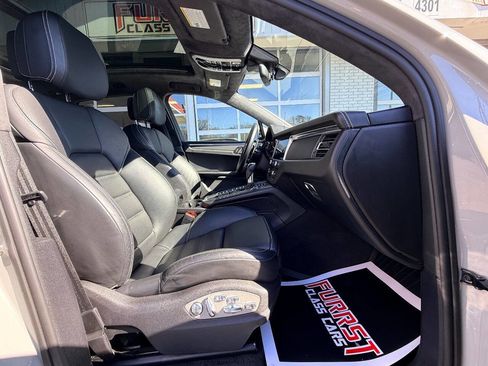 Used 2020 Porsche Macan Turbo image 45