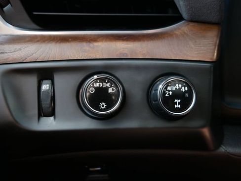 Used 2019 Cadillac Escalade Premium Luxury AWD/4WD image 21