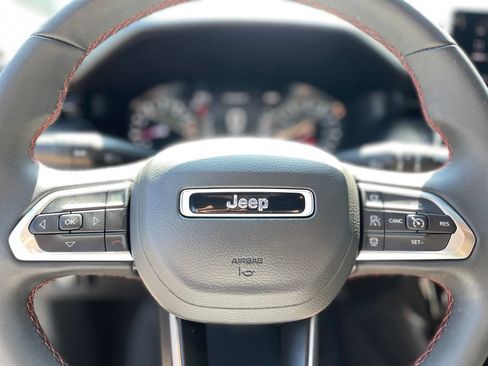 Used 2025 Jeep Compass Trailhawk AWD/4WD image 29