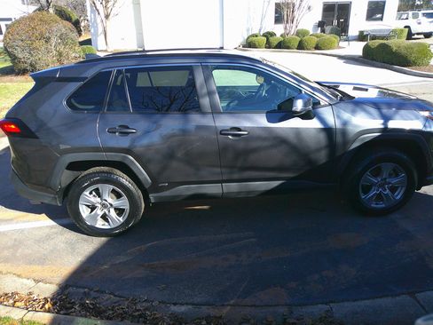 Used 2022 Toyota RAV4 XLE image 11